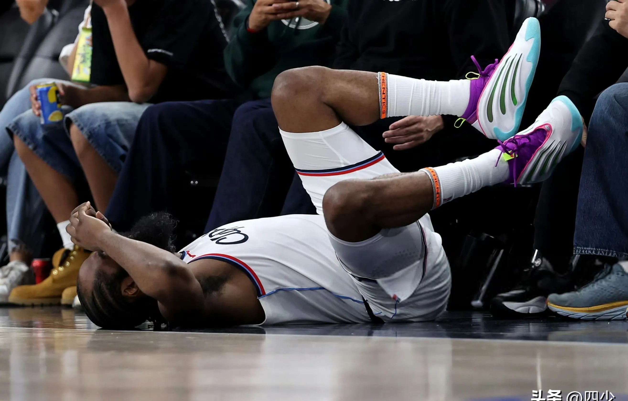 麦迪逊广场花园的较量:尼克斯对阵篮网,掌声雷动的简单介绍 麦迪逊广场花园的较量:尼克斯对阵篮网,掌声雷动的简单介绍