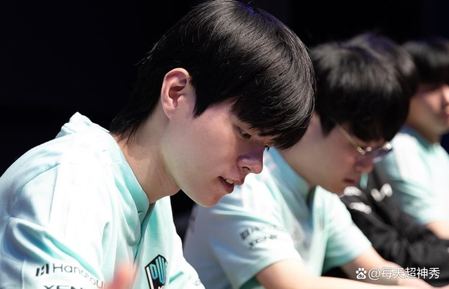 开云体育登录-包含EG鏖战G2，Deft关键团战开团秒人宿敌对决成都决赛之夜，成为赛场最大亮点的词条