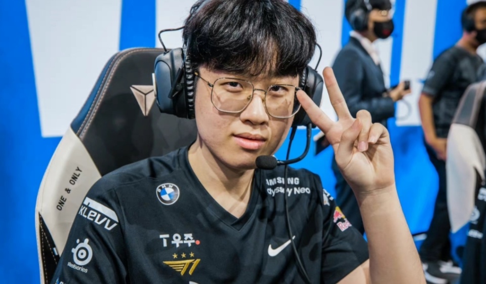 DK鏖战EDG,ShowMaker线上压制力十足峡谷大战八强赛,成为赛场最大亮点 DK鏖战EDG,ShowMaker线上压制力十足峡谷大战八强赛,成为赛场最大亮点