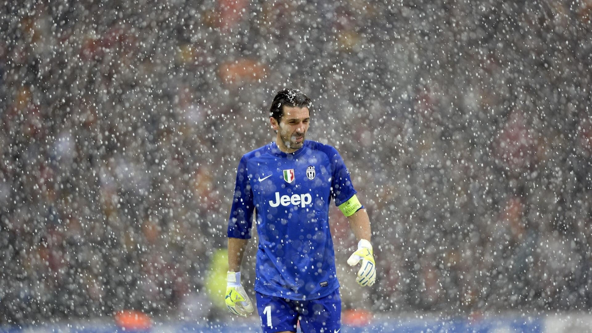 开云官网-阿克弑神之夜，当草根英雄在欧冠半决赛接管比赛